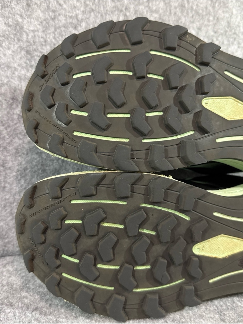Brooks Cascadia 16 Tennis Shoes - Womens 9 - Black Green Running Walking Sneaker - Picture 3 of 12